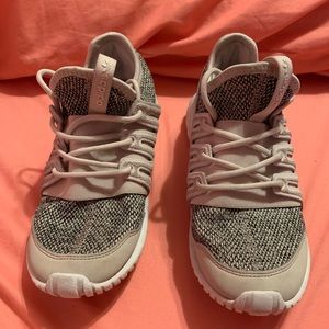 Adidas kids size 2 🏁